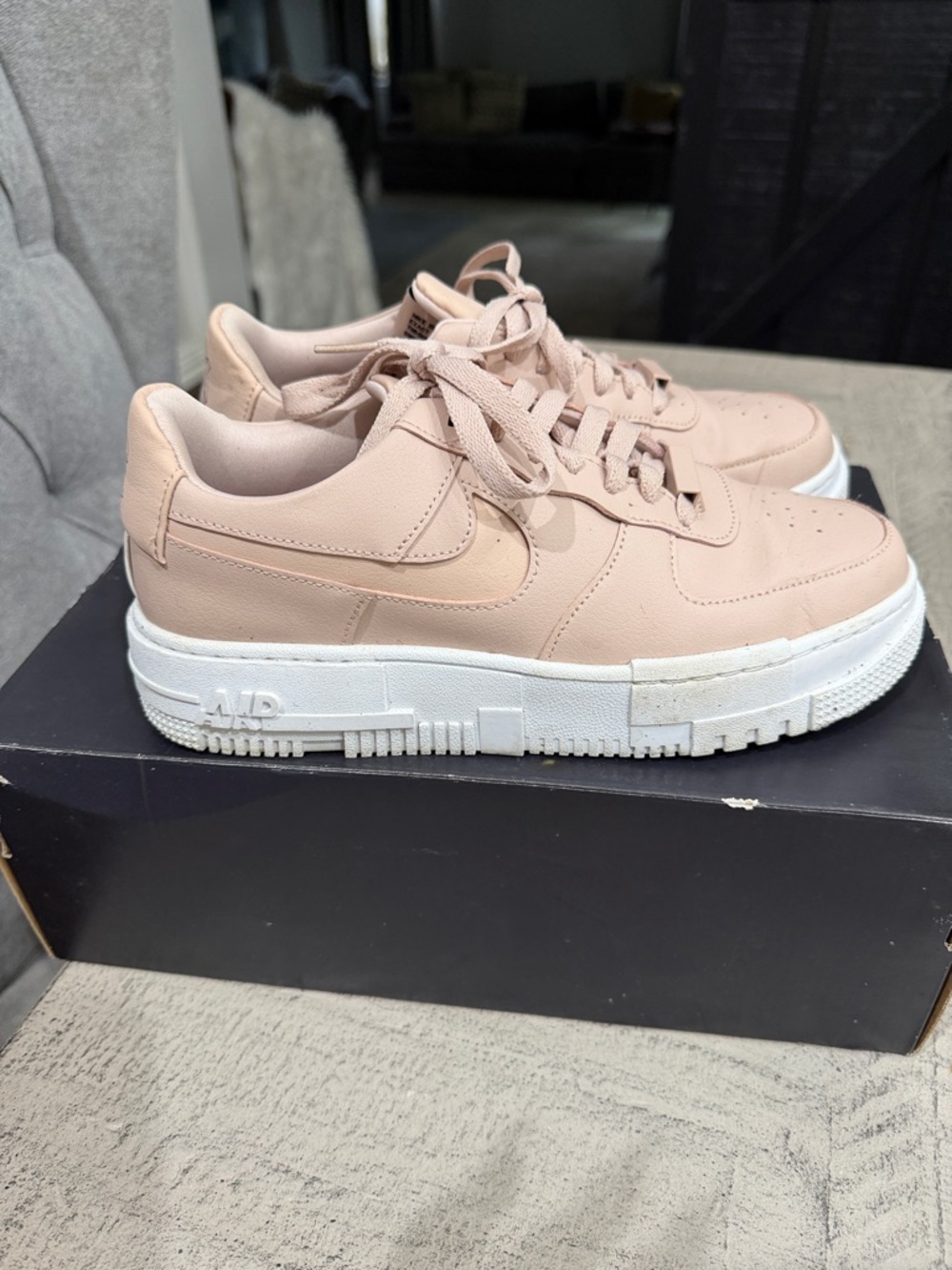 Nike Women's Blush Pink Low-Top Sneakers 8.5